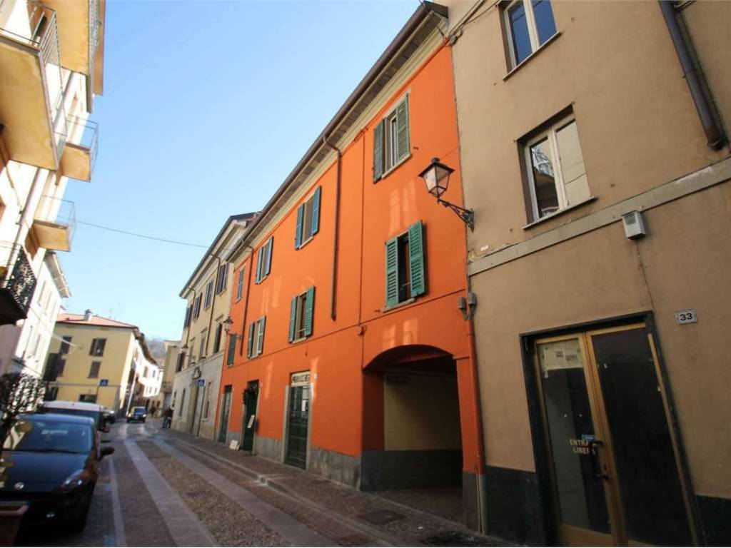 negozio in vendita ad Oggiono