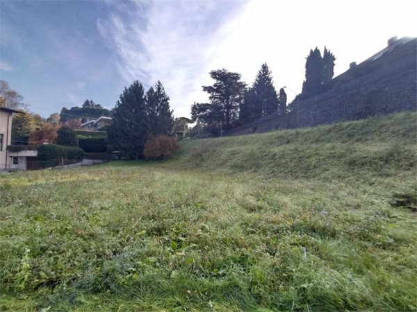 terreno edificabile in vendita ad Oggiono