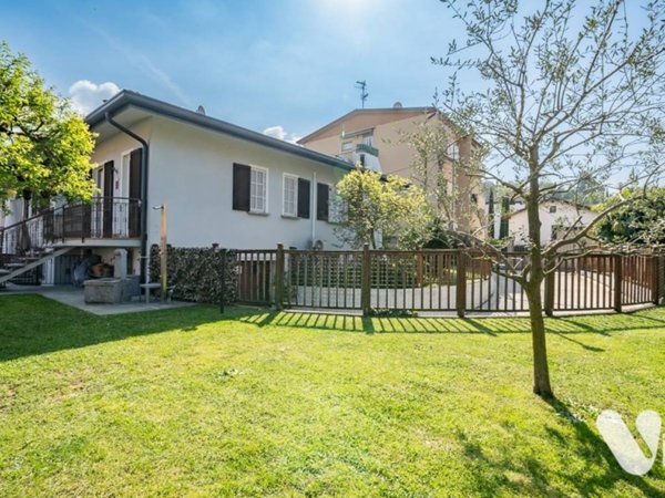 casa indipendente in vendita ad Oggiono