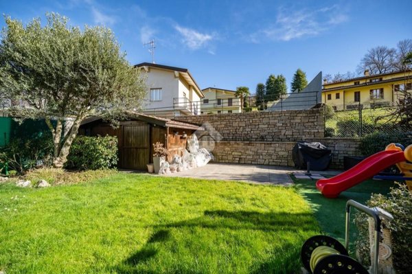 appartamento in vendita ad Oggiono in zona Imberido