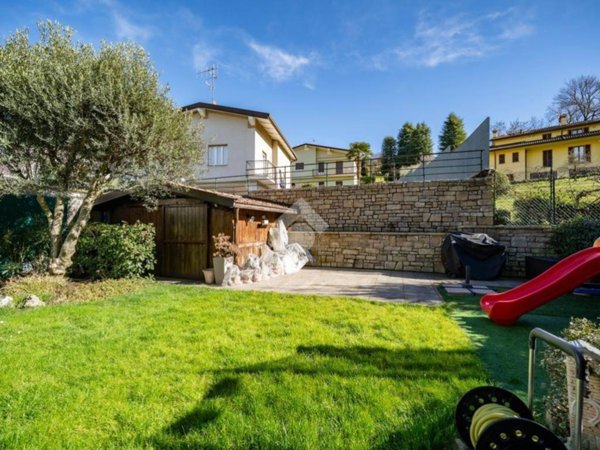 appartamento in vendita ad Oggiono in zona Imberido