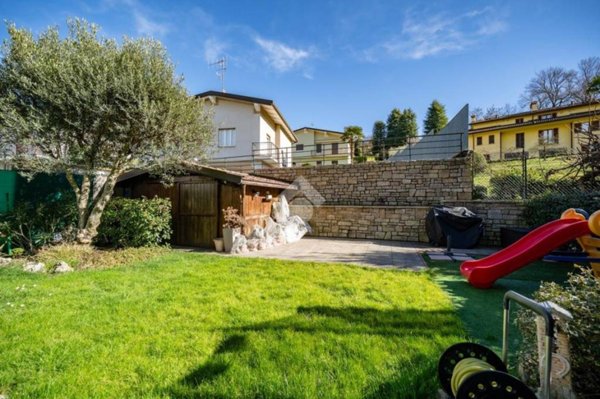 appartamento in vendita ad Oggiono in zona Imberido