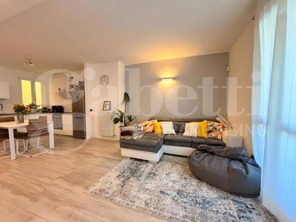 appartamento in vendita ad Oggiono in zona Imberido