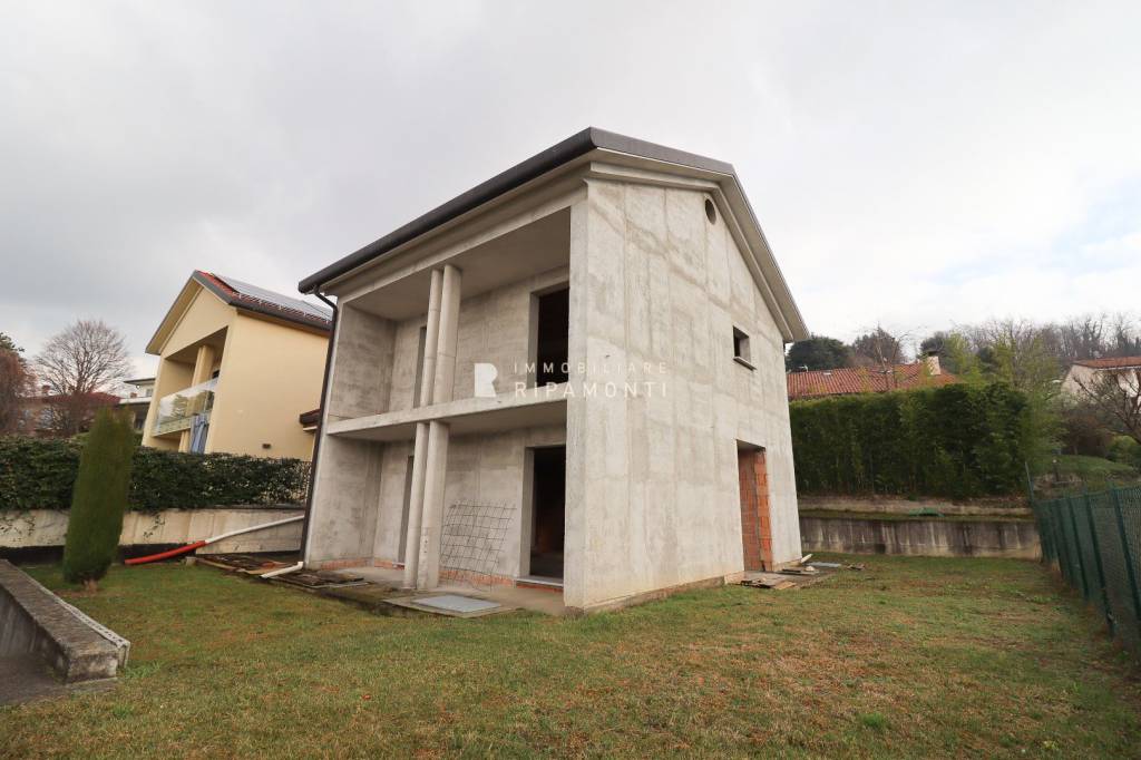 casa indipendente in vendita ad Oggiono