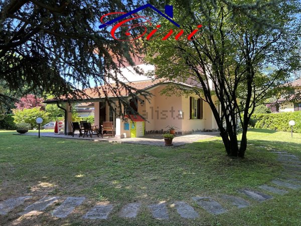 casa indipendente in vendita ad Oggiono