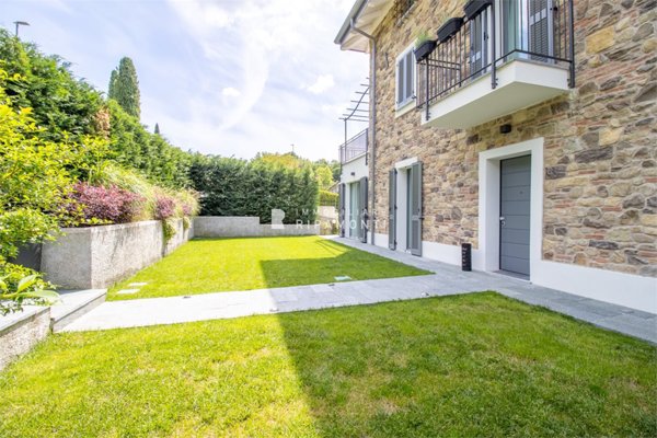 casa indipendente in vendita ad Oggiono in zona Imberido
