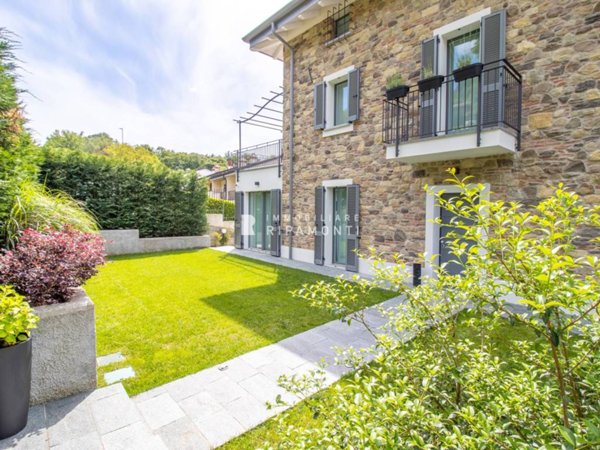 casa indipendente in vendita ad Oggiono in zona Imberido