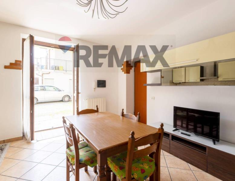 casa indipendente in vendita ad Oggiono in zona Imberido