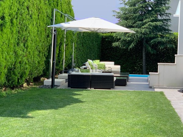 casa indipendente in vendita ad Oggiono in zona Imberido