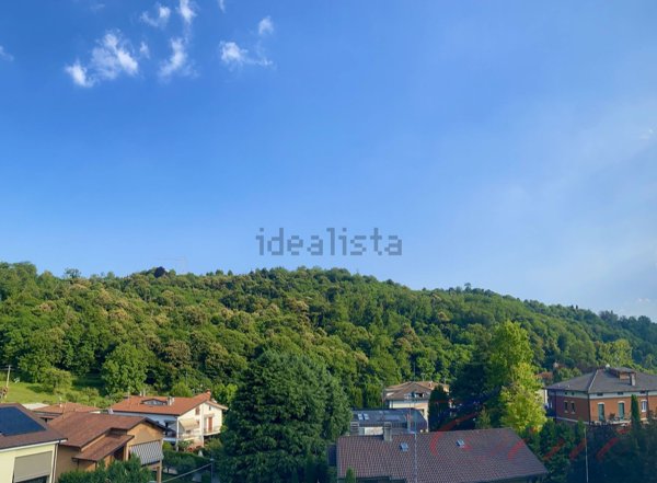 appartamento in vendita ad Oggiono in zona Imberido