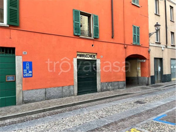 negozio in vendita ad Oggiono