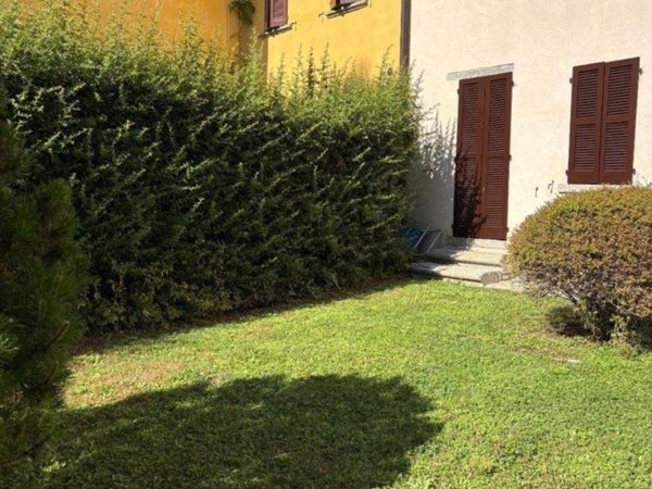 appartamento in vendita ad Oggiono in zona Imberido