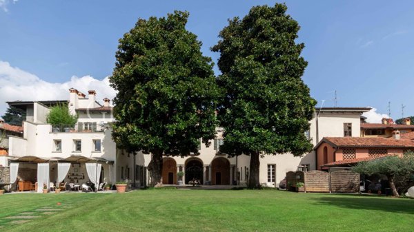 casa indipendente in vendita ad Oggiono in zona Imberido