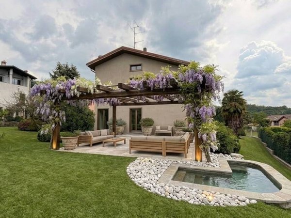 casa indipendente in vendita ad Oggiono