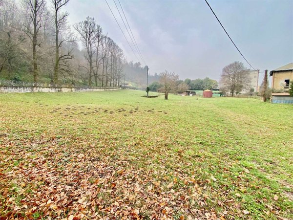terreno edificabile in vendita ad Oggiono in zona Imberido