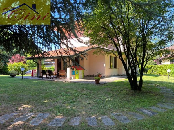 casa indipendente in vendita ad Oggiono in zona Imberido