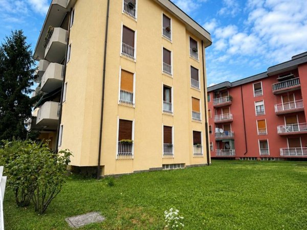 appartamento in vendita ad Oggiono in zona Imberido