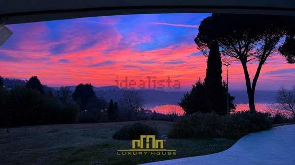 casa indipendente in vendita ad Oggiono in zona Imberido