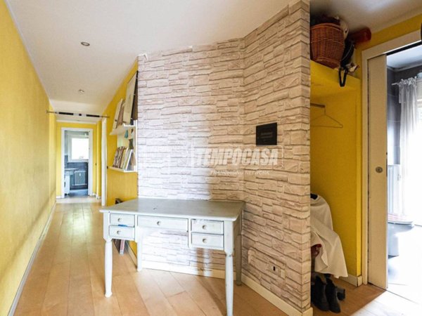 appartamento in vendita ad Oggiono in zona Imberido