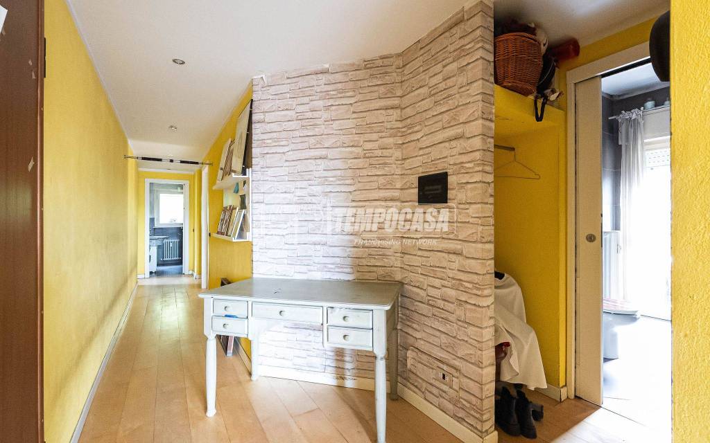 appartamento in vendita ad Oggiono in zona Imberido