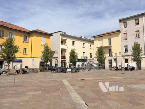 negozio in vendita ad Oggiono in zona Imberido