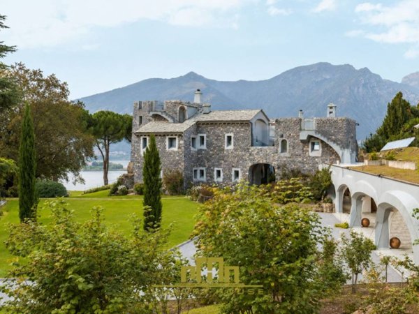 casa indipendente in vendita ad Oggiono
