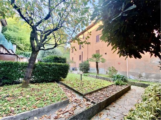appartamento in vendita ad Oggiono in zona Imberido