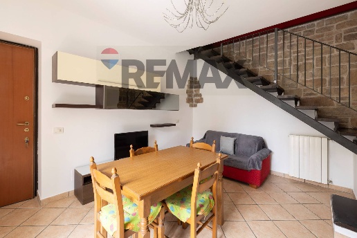 casa indipendente in vendita ad Oggiono in zona Imberido