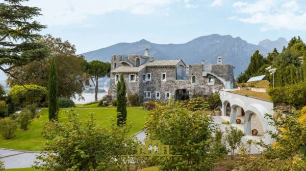 casa indipendente in vendita ad Oggiono