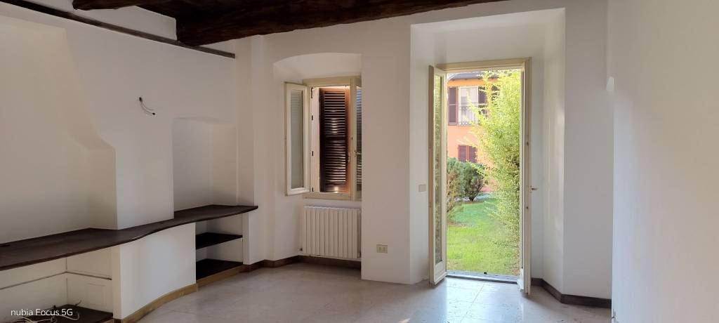 appartamento in vendita ad Oggiono in zona Imberido
