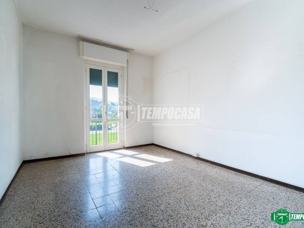appartamento in vendita ad Oggiono in zona Imberido