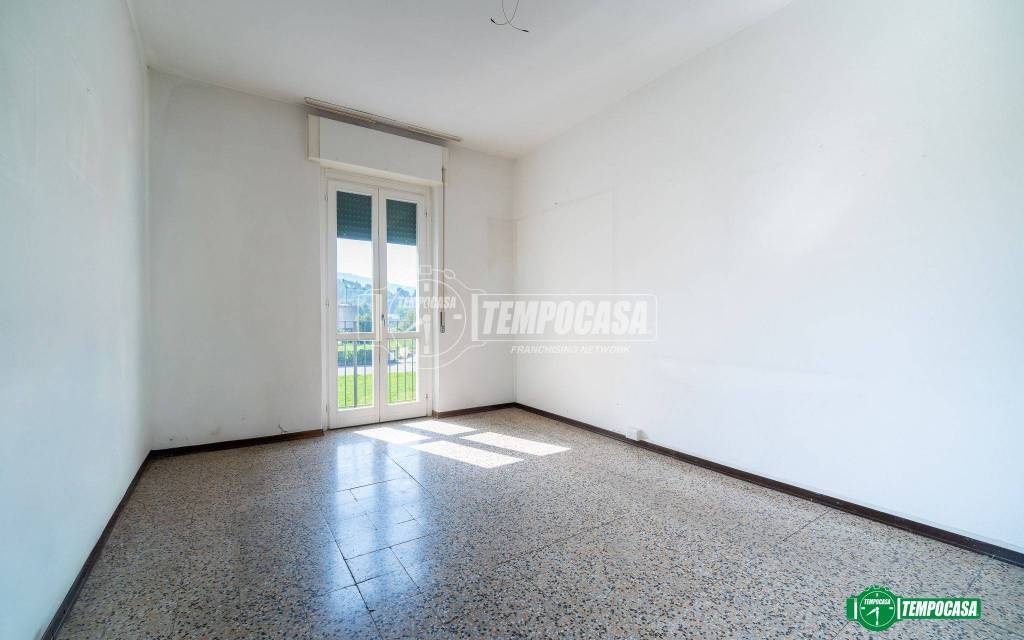 appartamento in vendita ad Oggiono in zona Imberido