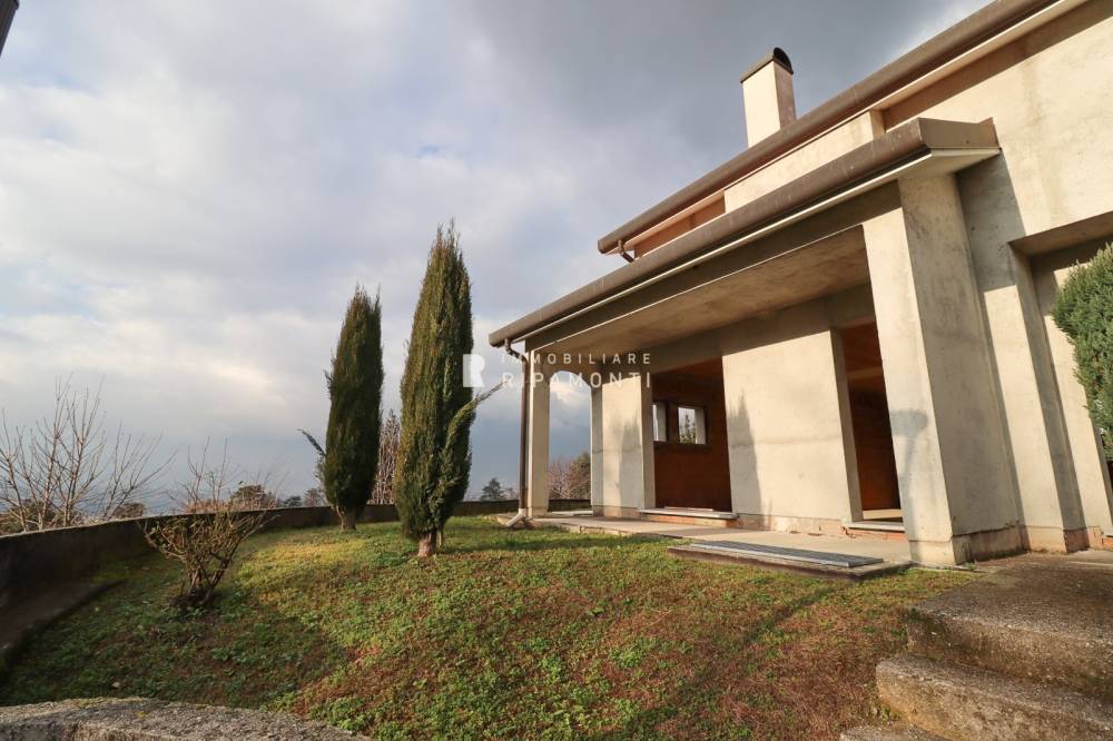 casa indipendente in vendita ad Oggiono
