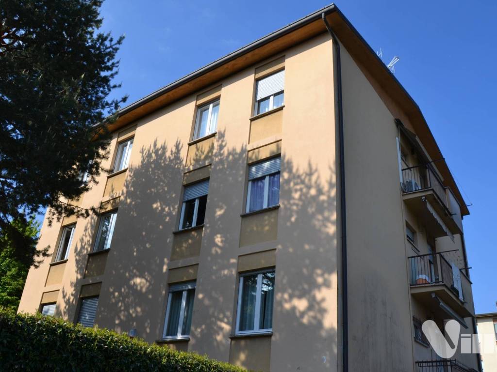 appartamento in vendita ad Oggiono in zona Imberido
