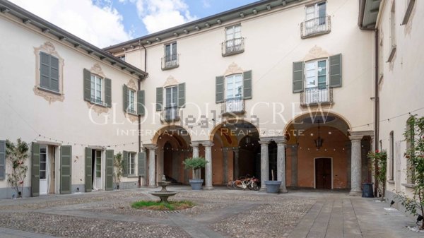 casa indipendente in vendita ad Oggiono in zona Imberido