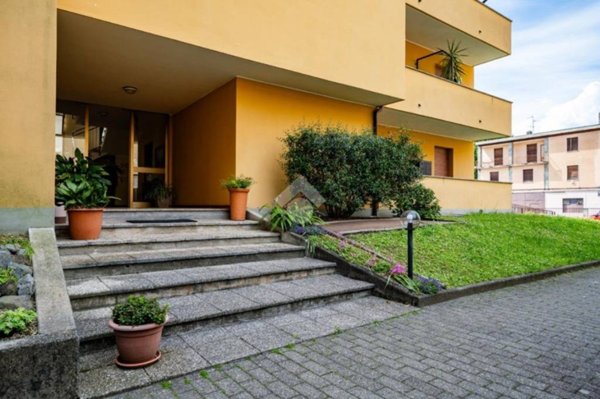 appartamento in vendita ad Oggiono in zona Imberido