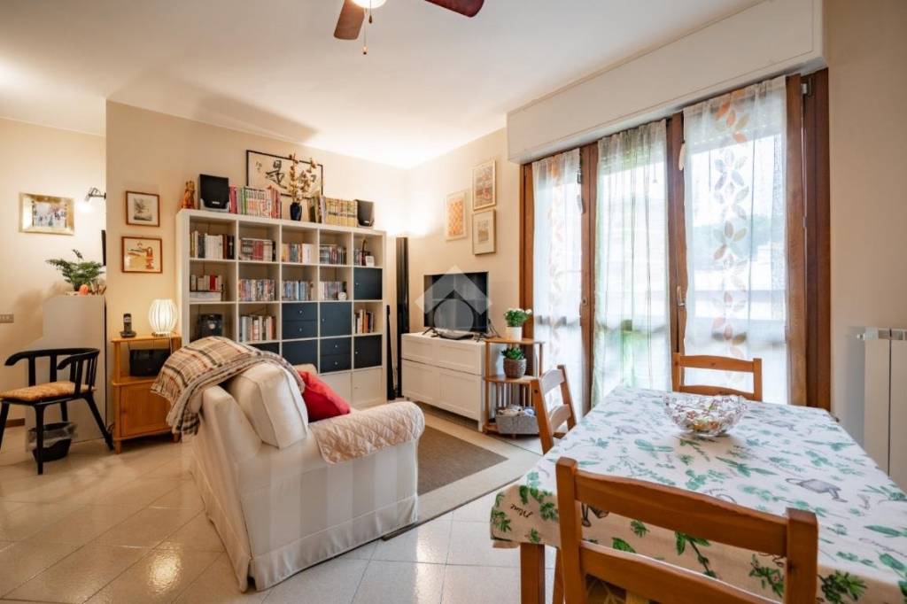 appartamento in vendita ad Oggiono in zona Imberido