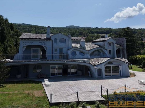 casa indipendente in vendita ad Oggiono in zona Imberido