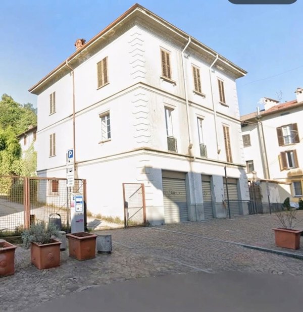 casa indipendente in vendita ad Oggiono in zona Imberido