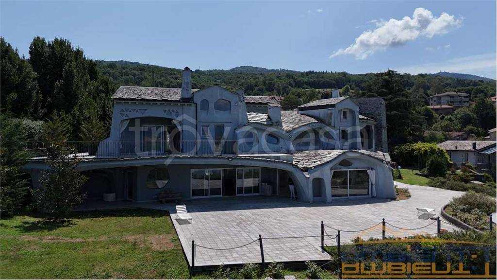 casa indipendente in vendita ad Oggiono in zona Imberido