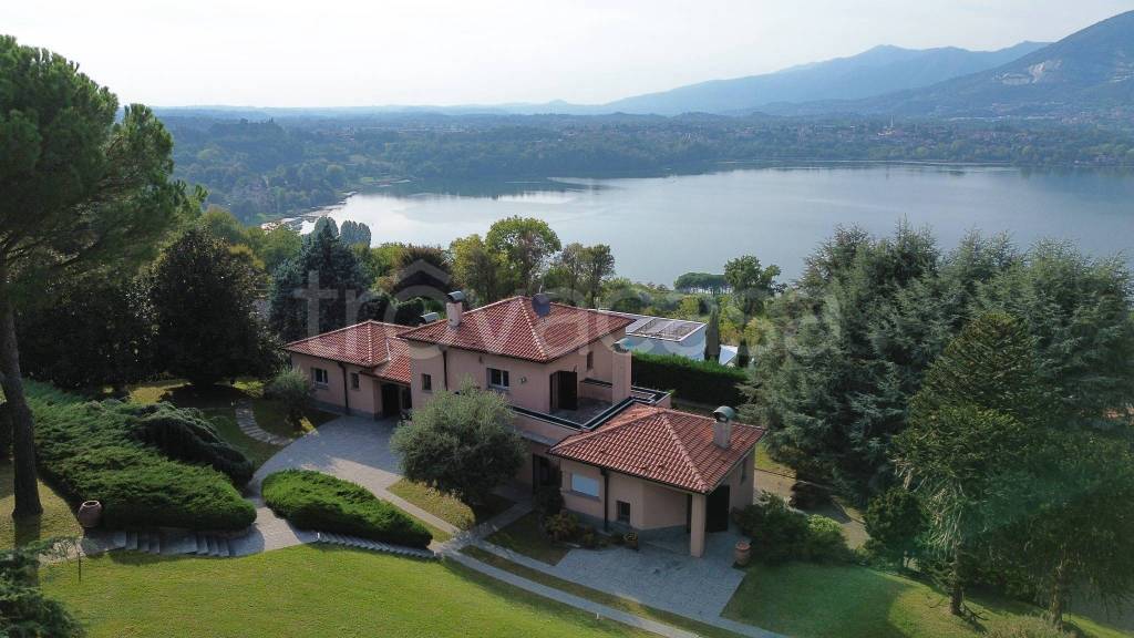 casa indipendente in vendita ad Oggiono