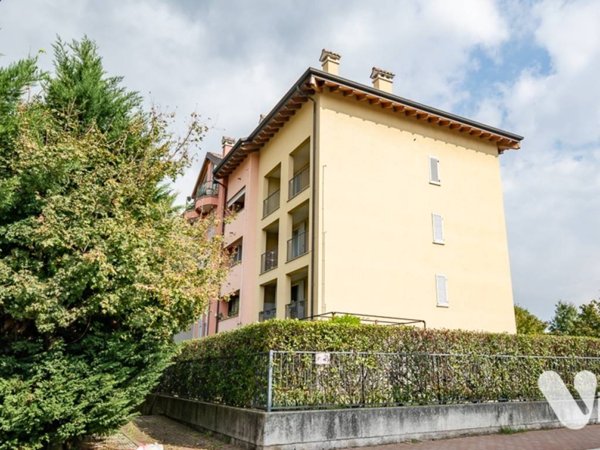 appartamento in vendita ad Oggiono in zona Imberido
