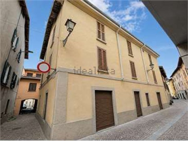 appartamento in vendita ad Oggiono in zona Imberido