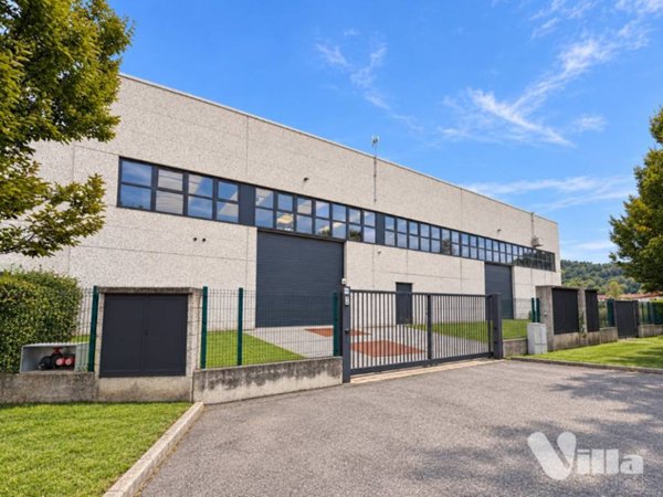 locale commerciale in vendita ad Oggiono in zona Miravalle