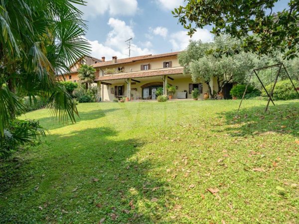 casa indipendente in vendita ad Oggiono