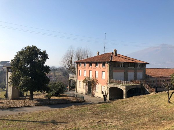 casa indipendente in vendita ad Oggiono