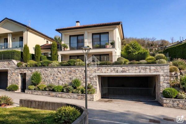casa indipendente in vendita ad Oggiono in zona Imberido