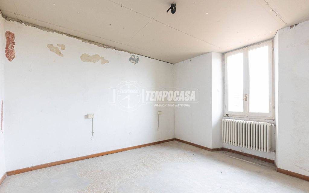 appartamento in vendita ad Oggiono in zona Imberido