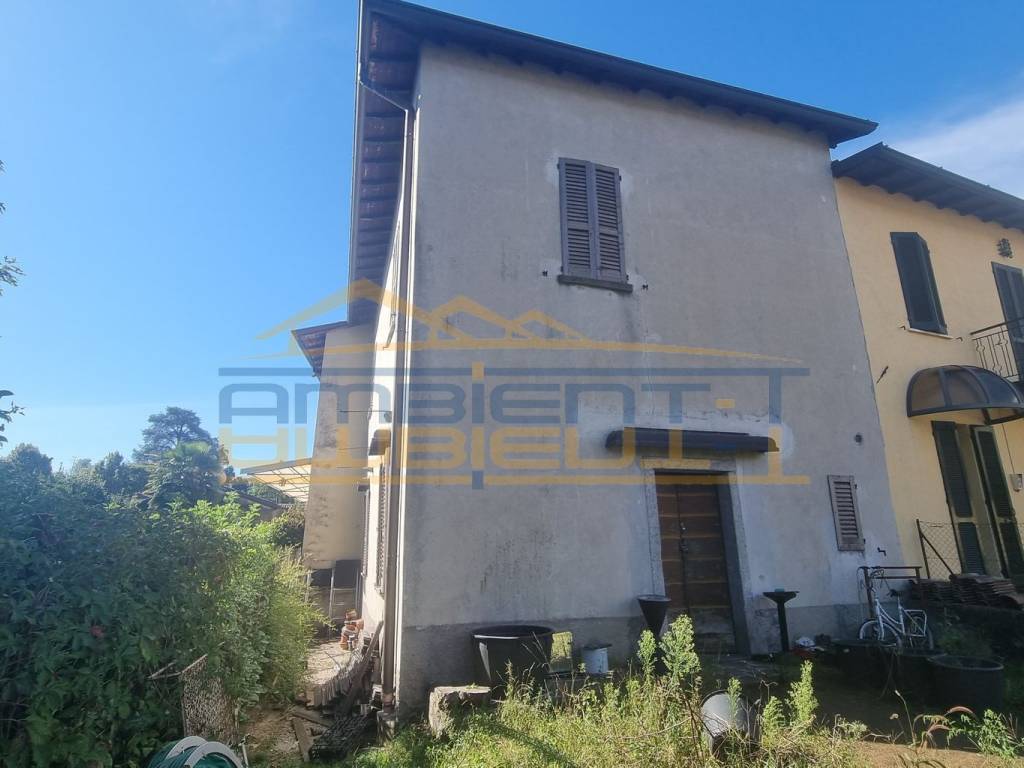 casa indipendente in vendita ad Olgiate Molgora in zona Mondonico