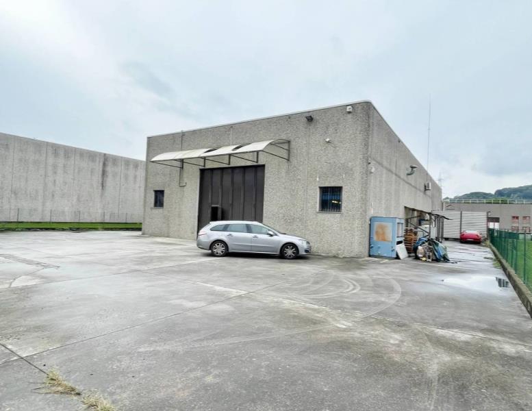 locale commerciale in vendita ad Olgiate Molgora